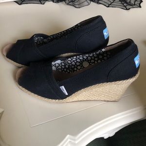 Women’s Toms wedge size 8